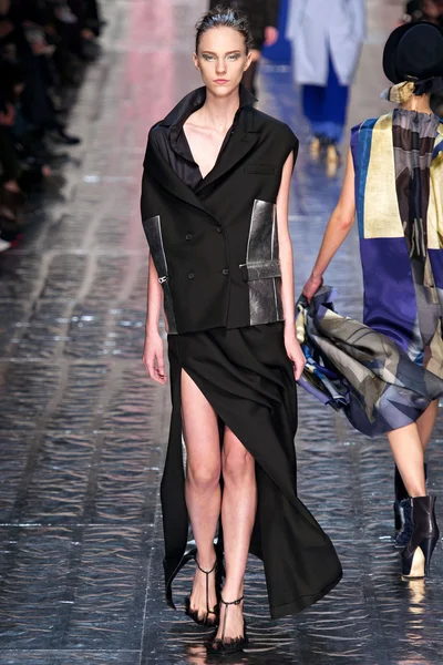 Look 10